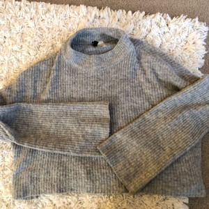 womens grey H&M sweater, size M